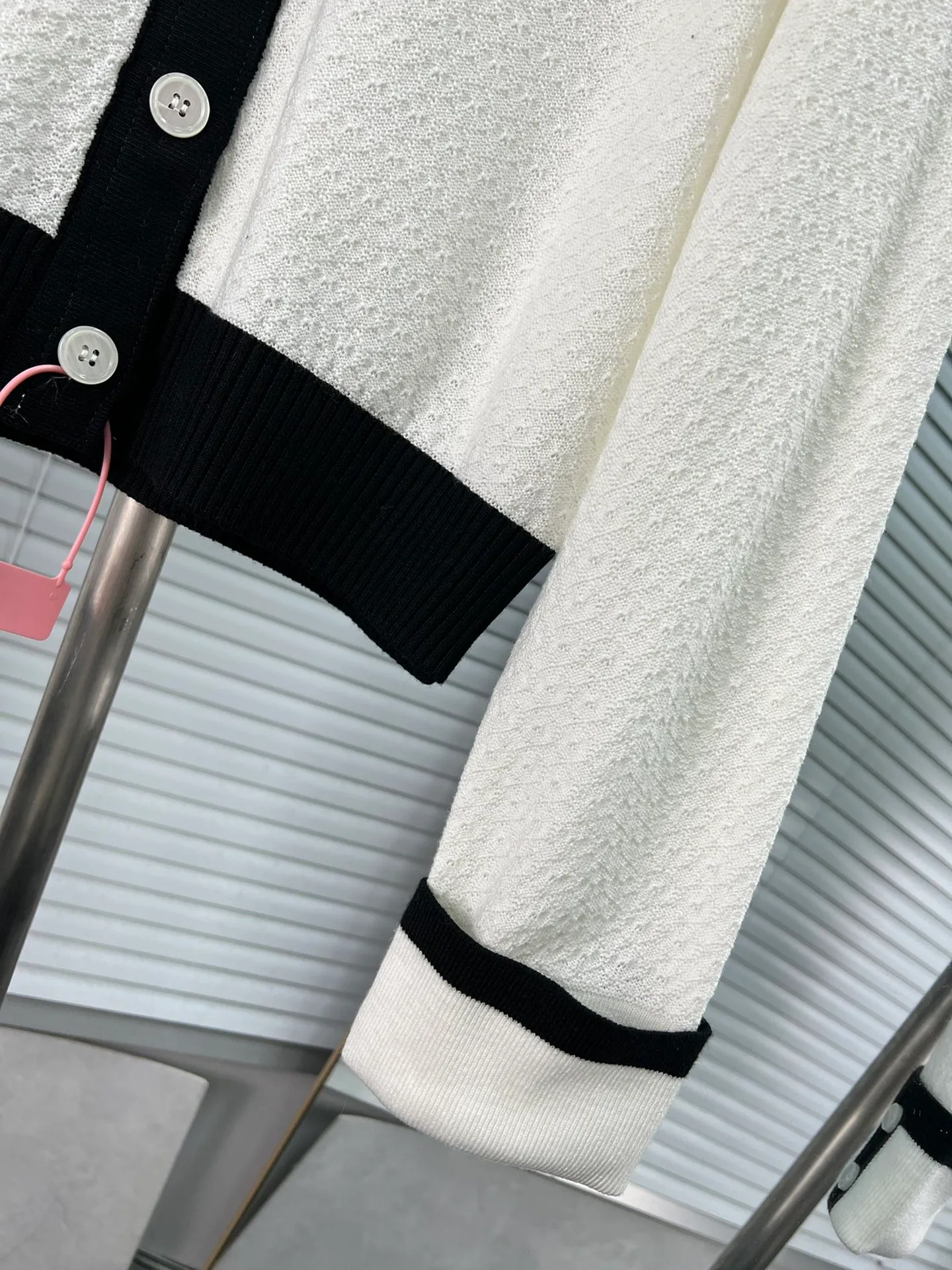 THOM BROWNE 📍𝐂𝐨𝐥𝐨𝐮𝐫 ：Navy Blue🆚White 📍𝐒𝐢𝐳𝐞Size：0.1.2（S.M.L.） 📍𝐃𝐞𝐭𝐚𝐢𝐥 ： ， 16 ， ， ， 。